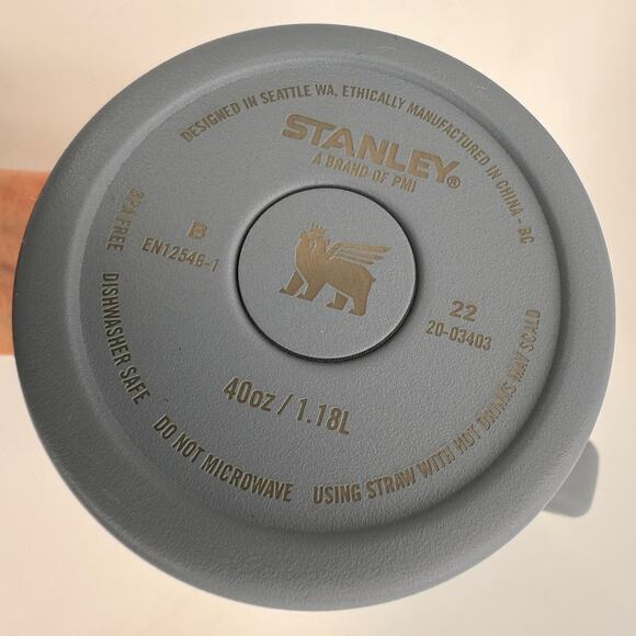 Stanley Blue The Quensher H2.0 The Flowstate 40 oz Tumbler NWOT - Picture 3 of 8